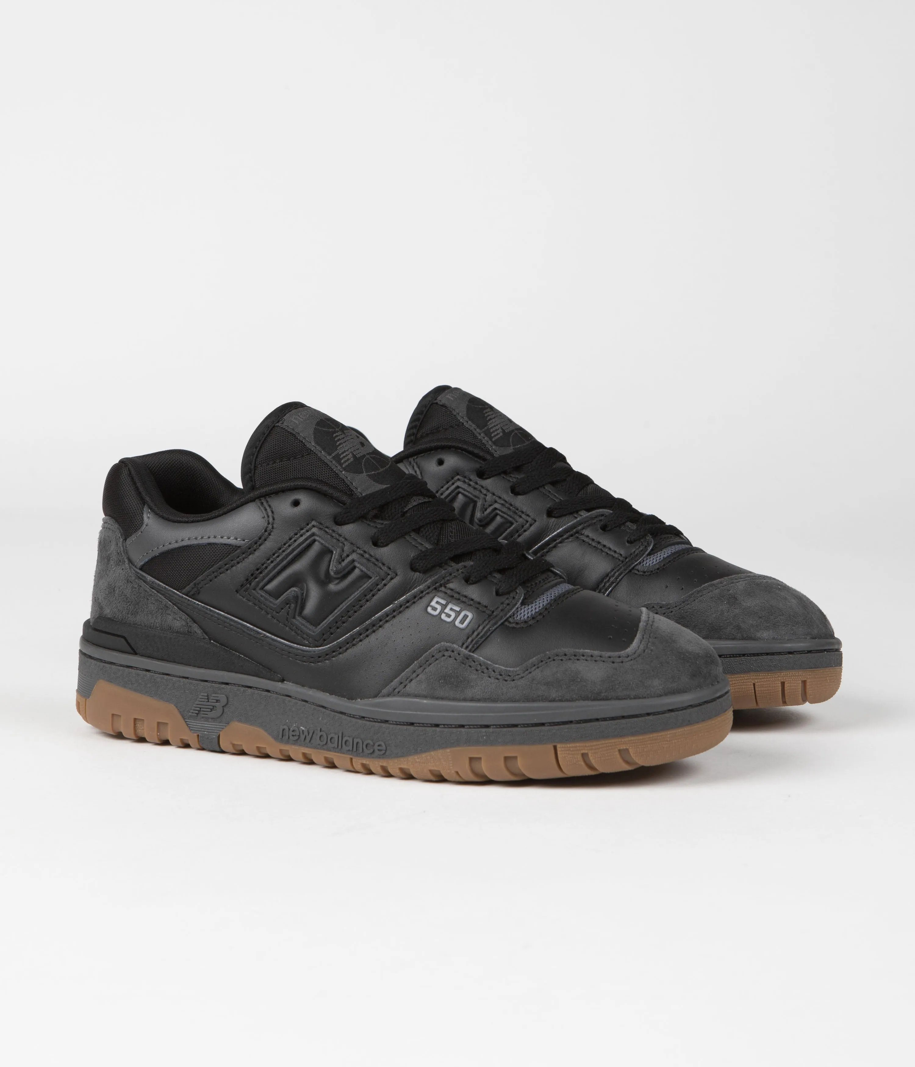 New Balance 550 Shoes - Black / Gum